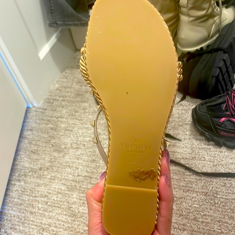 Very nice sandals only wore once. Very comfy and stylish easy to wear.
